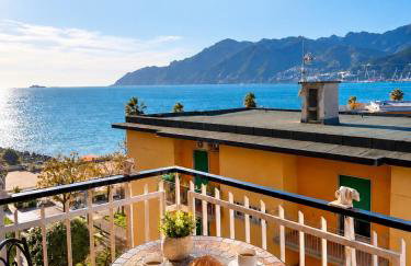 Sul Mare Apartment - Seafront with Sea View - Foto 1