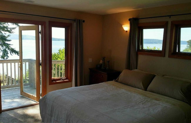 Harbor View Haven by Avantstay Private Backyard - Photo 17