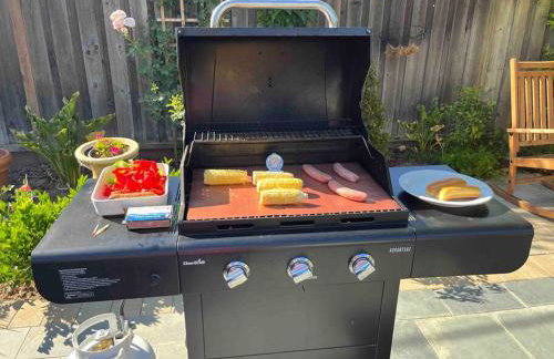 10 mins to SJC Fastest 2 Gigabit WiFI Open Floor BBQ Grill Fireplace Fenced Yard Pet Friendly - Foto 33