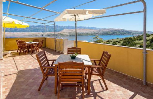 1 Bedroom Stunning Apartment In Bosana - Photo 2