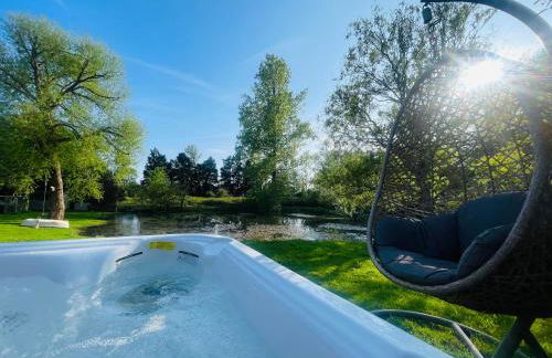The Barn cottage with hot tub overlooking the lake - Foto 18