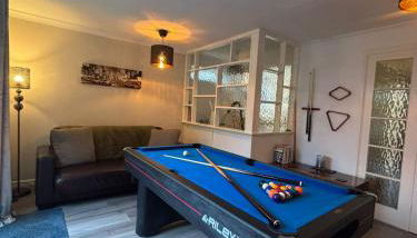 Alverstoke Manor - family home with pool table - Foto 2, Game Room