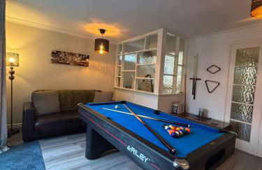 Alverstoke Manor - family home with pool table - Photo 2