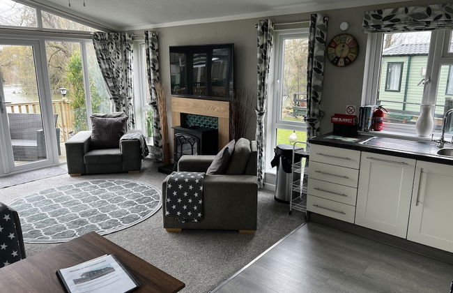 Beautiful and Tranquil Lakeside Lodge - Sleeps 5 - Foto 27