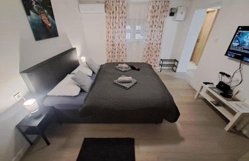 Apartments Orlić - Self check-in with code, WI-FI, Netflix, smart TV, garden, terrace - Photo 38