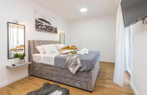 Cozy Home In Tinj With Wifi - Foto 24