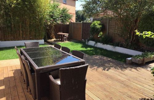 Spacious 5-Bedroom Victorian House Near Sandbanks - Sleeps 14, Parking & Garden - Foto 12