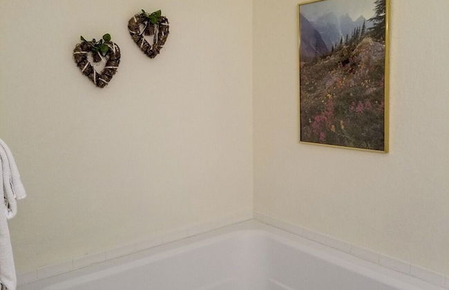 Cascade Three Bedroom Three Bath C03 - Photo 11