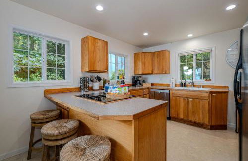 Waterfront Vashon Island Home, Beach Access and View - Foto 8