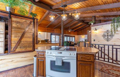 Hilltop Hideaway - Photo 13