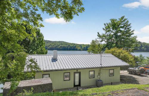 Lakefront Getaway with Private Dock & Scenic Views home - Foto 26