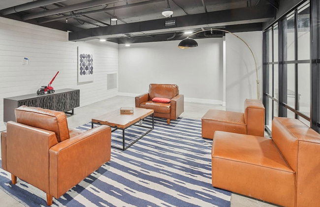 Global Luxury Suites at Georgetown - Photo 4
