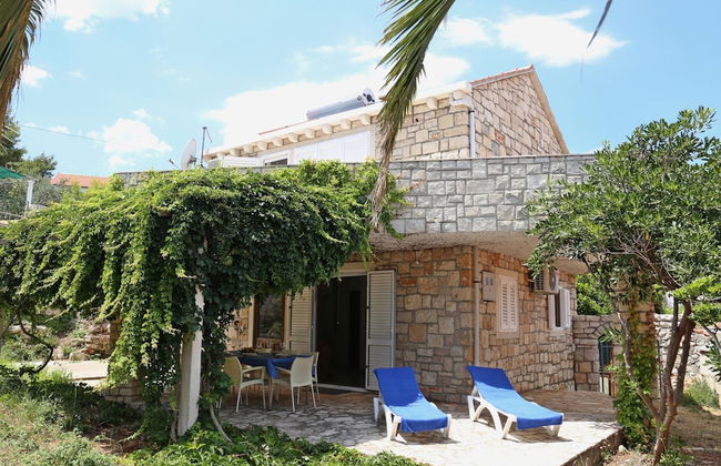 Adorable Stone House With Terrace Near the Beach - Foto 1