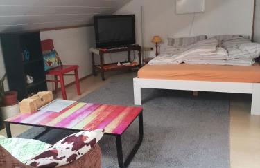 GästeZimmer im Altbau Dachgeschoss mit kleinem Bad WLAN, TV und Parkplatz - Foto 10