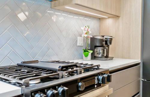 Ultra Modern Luxury - New Construction 4 Bedrooms - Photo 38