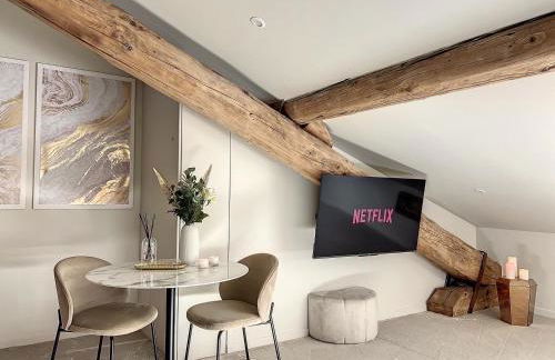 Cocon Blanc câlin avec Jacuzzi privatif - LoveRoom Insolite - Foto 6