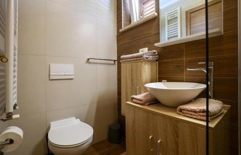 Beautiful Home In Kunj With Wifi - Photo 47