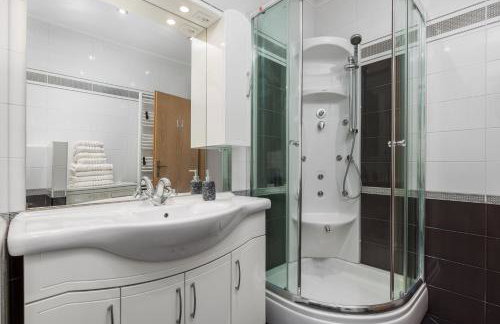 Apartment Flowers - Photo 12