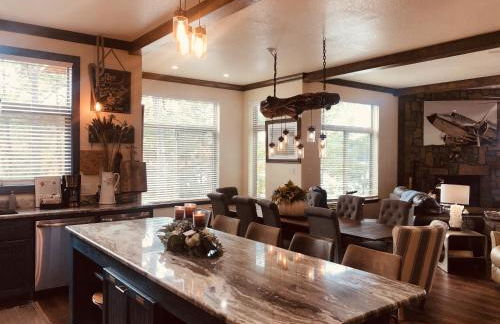 C25, Four bedroom, 4 1 2 bath luxury log-sided cottage with hot tub cottage - Foto 23