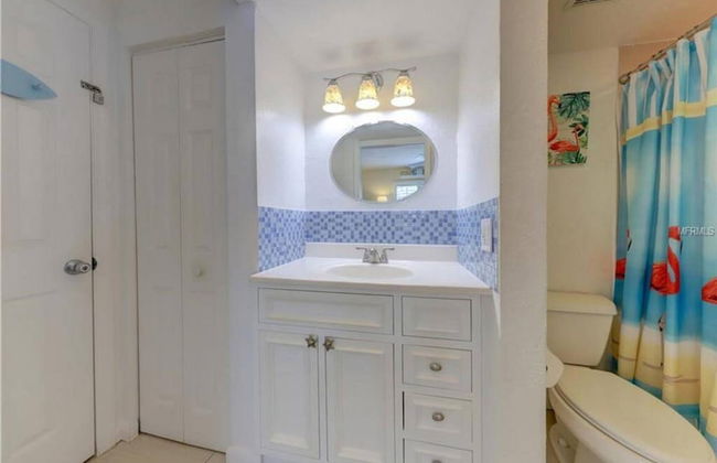 2 Bedroom Waterfront Pool Side! - Foto 21