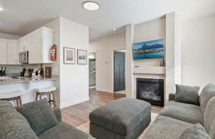 Cozy Swiss Condo -King Bed, Sleeps 6, Free Blanket - Foto 14