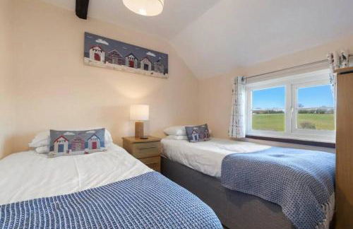 Meadowsweet Cottage Jacuzzi Edition - Photo 12