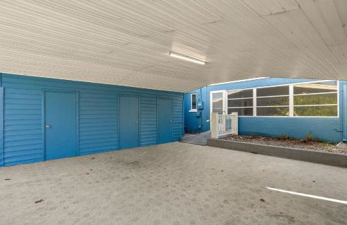 Relaxing 4 bedroom home with Pool - Photo 31