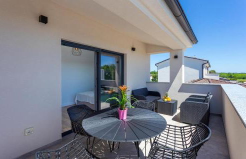 4 Bedroom Cozy Home In Marcana - Foto 8