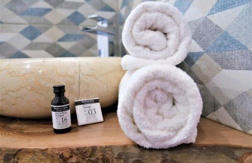 A l'ombre des remparts - Foto 15