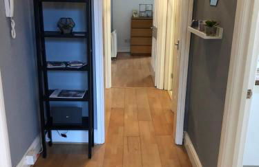 Stylish Apartment With Secure Parking Close to City - Photo 11