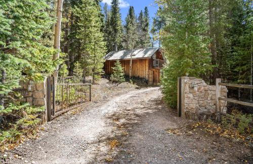 Nestled Inn Vacation Home Rental Evergreen - Trails, Views, Hot Tub, Skiing! - Foto 32