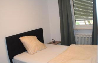 GraceHomes - Garage, Ventilator, Free Coffee, Airport, Messe, Stuttgart, WiFi up to 6 Guests - Foto 16