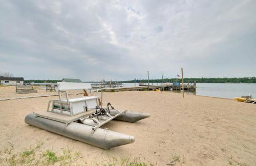 Sandy Beach and Sunset Views Cedarville Cabin 3! - Foto 27