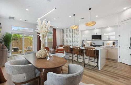 2 Luxury Homes in 1 - Walk to Nightlife & Stadiums - Foto 60