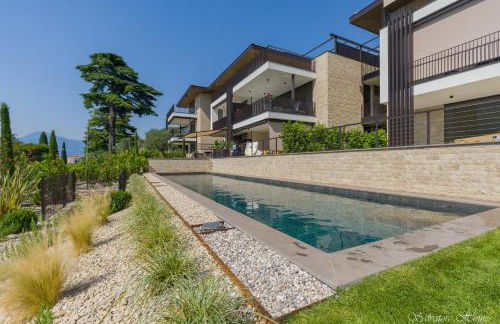 SalvatoreHomes - Luxurious Dreamview Waterfront Apartment in Torri del Benaco with Pool - Casa Azura - a 5 Star Luxury Collection at Lake Garda - Foto 40