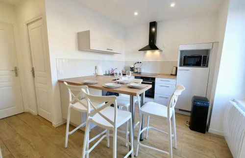 D-Day Suites - Photo 32