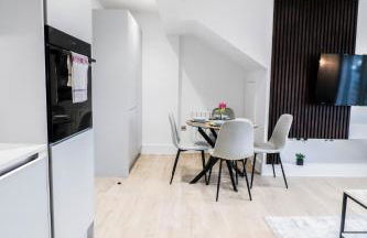 The Booker Retreat - Bright 1BR Top Floor Apt with Free Secure Underground Parking - Foto 12