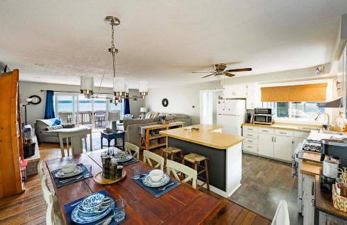 Waterfront Deck and Dock Torch Lake Home! - Foto 5