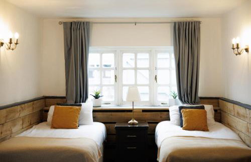 The Farmhouse with two hot tubs - Foto 25