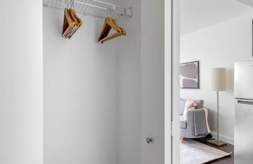 Gold Coast 1BR w Doorman Gym 2 blocks to L CHI-549 - Photo 3