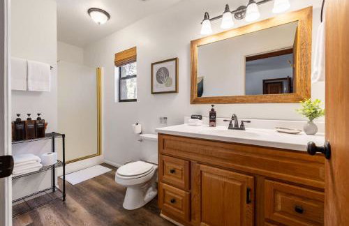 Cozy Chalet in the Pines - Foto 34