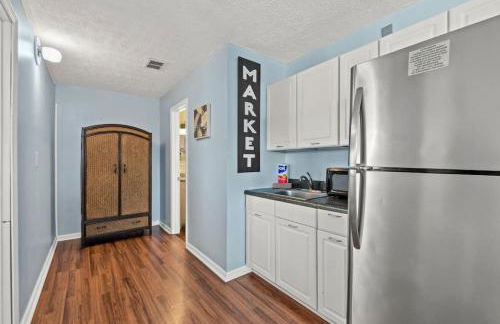 Anchors Away - Private Pool, Seasonal Hot Tub, Game Room, Walk to Beach, Pets OK - Photo 2