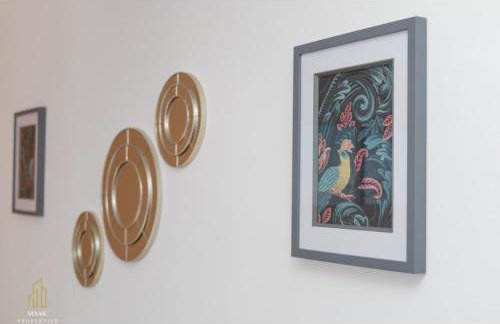 Modern 2BR Apartment - Prime Location Near Beach & Town - Sleeps 5 - Foto 10