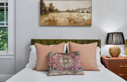 1920s Cottage | Hot Tub | Game Room | Fire Pit - Foto 5