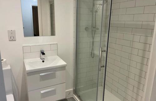 Stunning and Spacious 2bed flat in central Woking - Foto 22