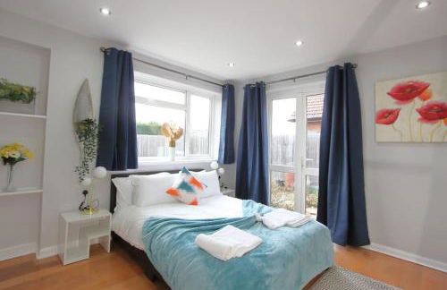 3 Bedroom 2 Bathroom Bungalow by CozyNest - Photo 1