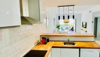 2 Bed Ground Floor Apartment With Pool & Parking - Photo 5, dishwasher