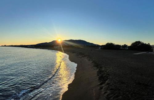 Espectacular apartamento junto al mar, con piscina en Málaga - Photo 12
