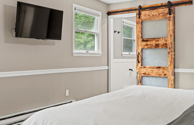 The Evergreen Escape by Avantstay Modern Cabin w Volleyball Court Hot Tub - Foto 26