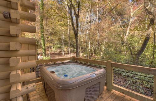 Happy Trout Hideaway - Creek Views Of Hot House Creek, Hot Tub, Outdoor Fire Pit, Cozy Atmosphere - Mineral Bluff, GA - Foto 3